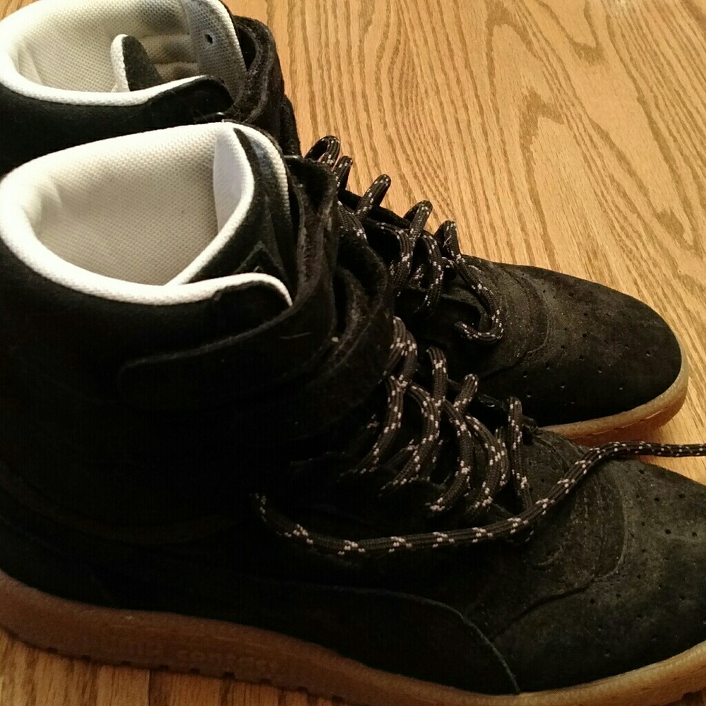 Black high top Puma's